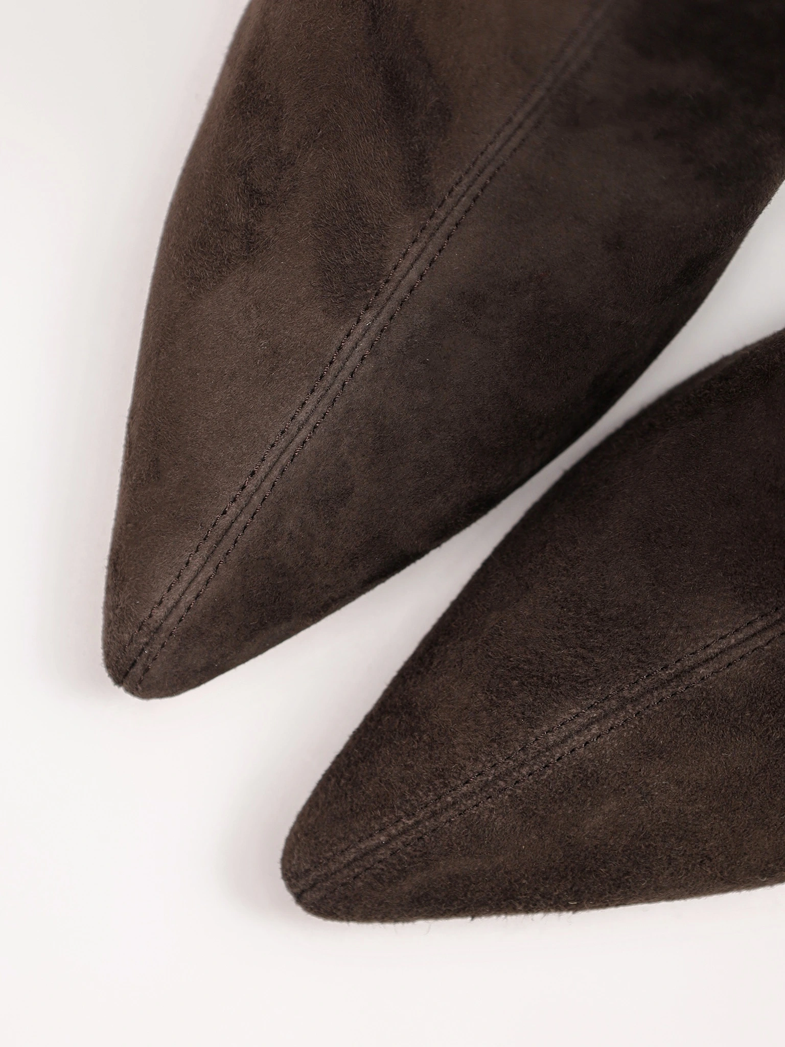 Ботильоны коричневого цвета на выоком каблуке